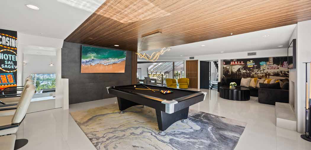 Game lounge & bar